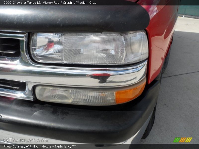 Victory Red / Graphite/Medium Gray 2002 Chevrolet Tahoe LS
