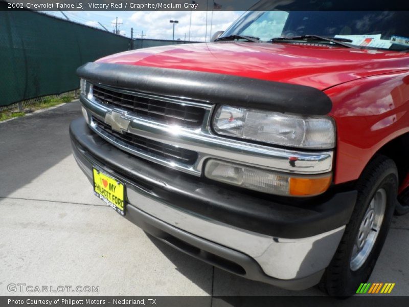 Victory Red / Graphite/Medium Gray 2002 Chevrolet Tahoe LS