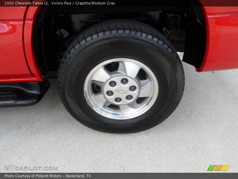 Victory Red / Graphite/Medium Gray 2002 Chevrolet Tahoe LS