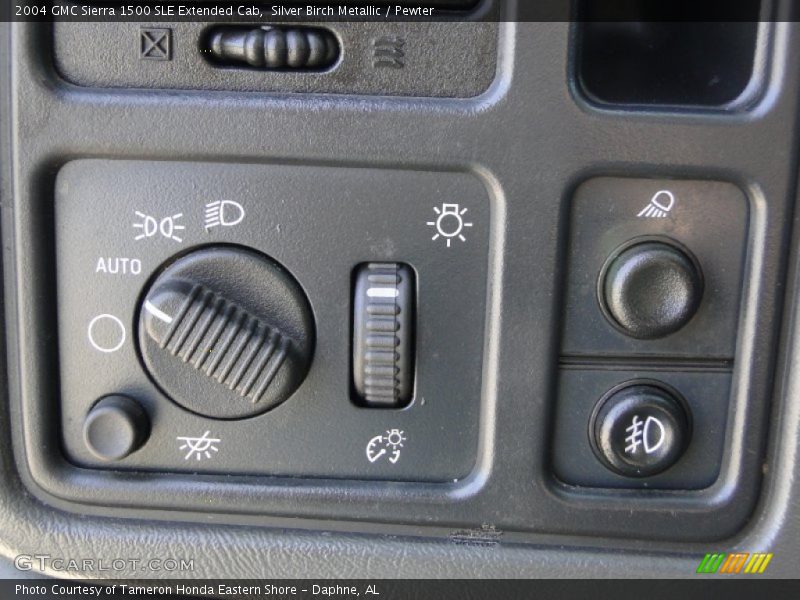 Controls of 2004 Sierra 1500 SLE Extended Cab