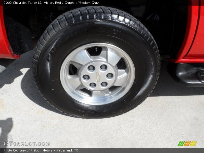 Victory Red / Graphite/Medium Gray 2002 Chevrolet Tahoe LS