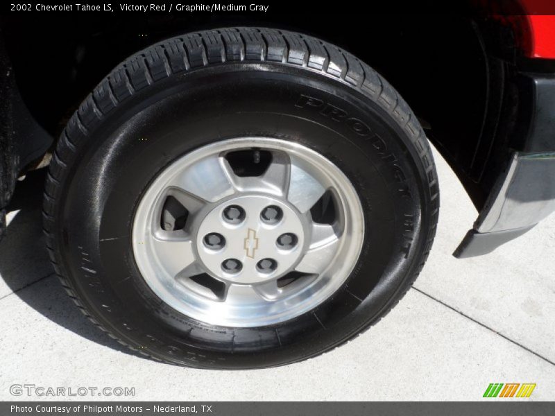 Victory Red / Graphite/Medium Gray 2002 Chevrolet Tahoe LS