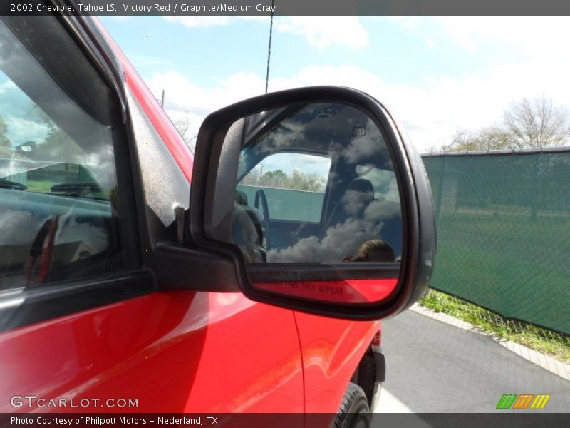 Victory Red / Graphite/Medium Gray 2002 Chevrolet Tahoe LS