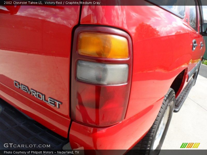 Victory Red / Graphite/Medium Gray 2002 Chevrolet Tahoe LS