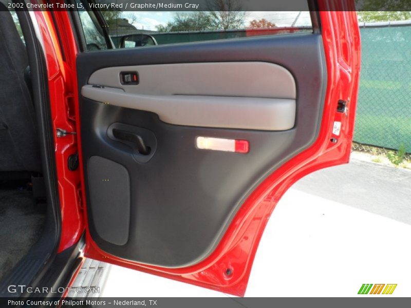 Victory Red / Graphite/Medium Gray 2002 Chevrolet Tahoe LS