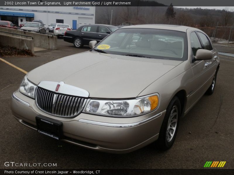 Light Parchment Gold / Light Parchment 2002 Lincoln Town Car Signature