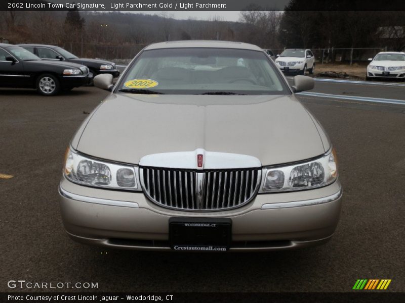 Light Parchment Gold / Light Parchment 2002 Lincoln Town Car Signature