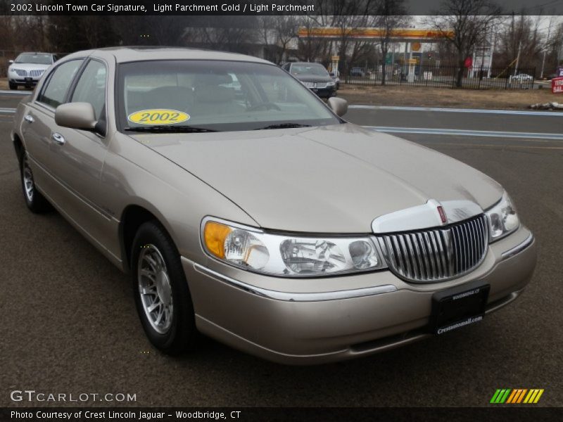 Light Parchment Gold / Light Parchment 2002 Lincoln Town Car Signature