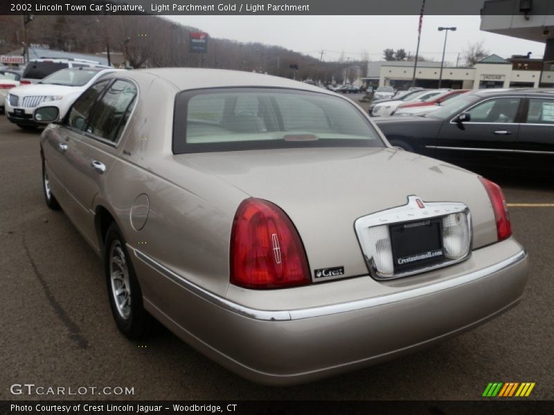 Light Parchment Gold / Light Parchment 2002 Lincoln Town Car Signature