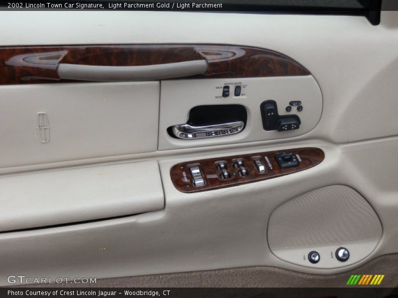 Light Parchment Gold / Light Parchment 2002 Lincoln Town Car Signature