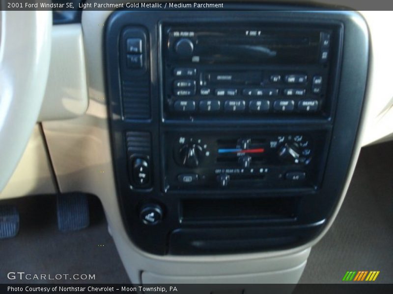 Light Parchment Gold Metallic / Medium Parchment 2001 Ford Windstar SE