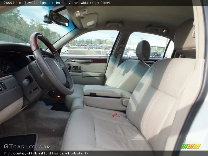 Vibrant White / Light Camel 2009 Lincoln Town Car Signature Limited