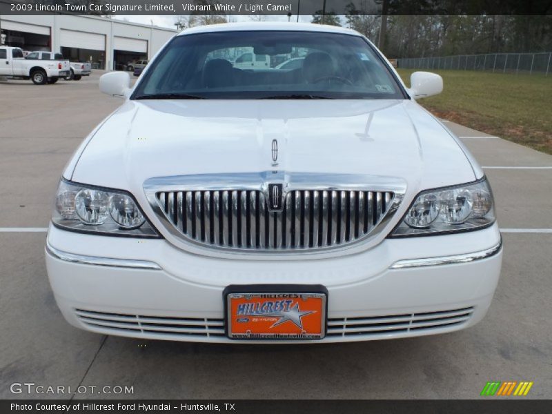 Vibrant White / Light Camel 2009 Lincoln Town Car Signature Limited
