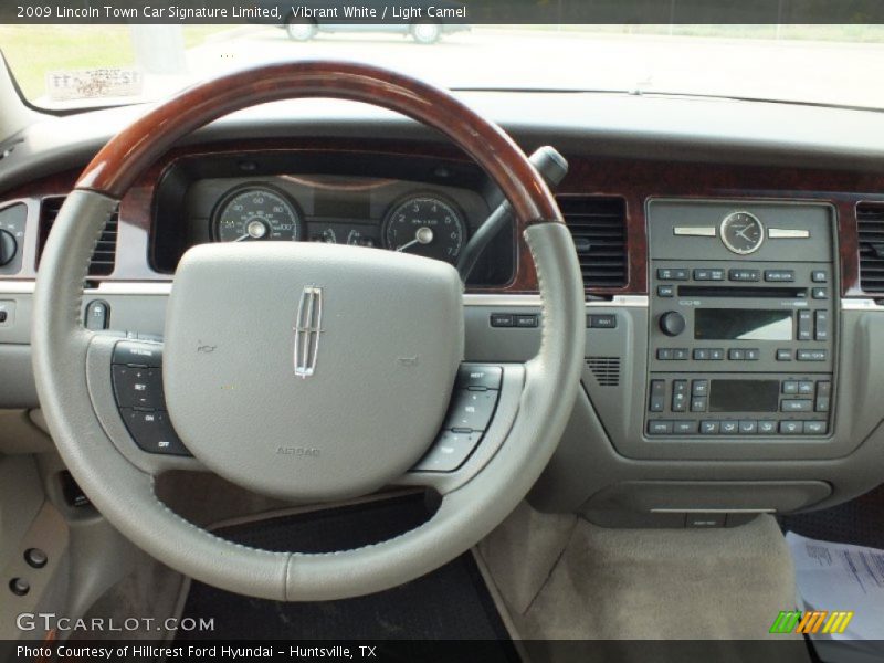 Vibrant White / Light Camel 2009 Lincoln Town Car Signature Limited