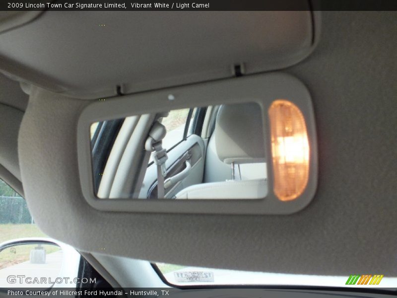 Vibrant White / Light Camel 2009 Lincoln Town Car Signature Limited
