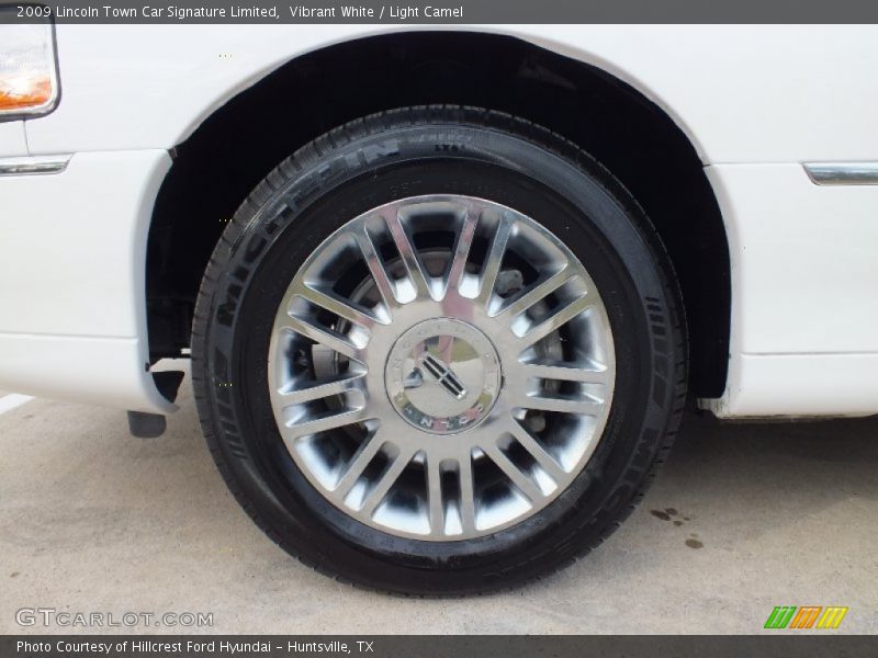 Vibrant White / Light Camel 2009 Lincoln Town Car Signature Limited