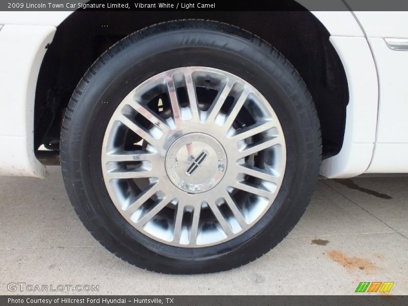 Vibrant White / Light Camel 2009 Lincoln Town Car Signature Limited