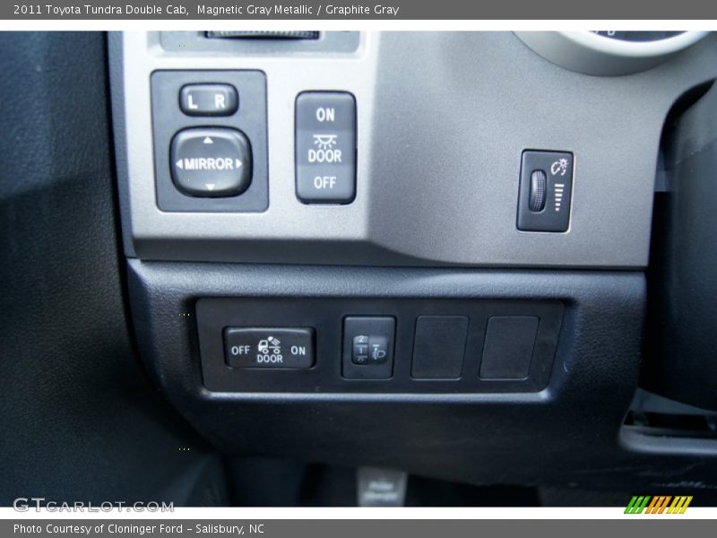 Magnetic Gray Metallic / Graphite Gray 2011 Toyota Tundra Double Cab