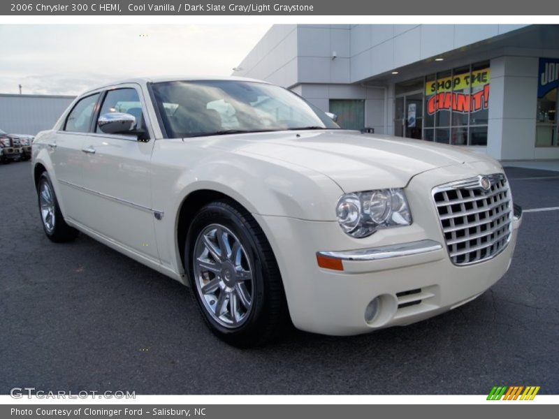 Front 3/4 View of 2006 300 C HEMI