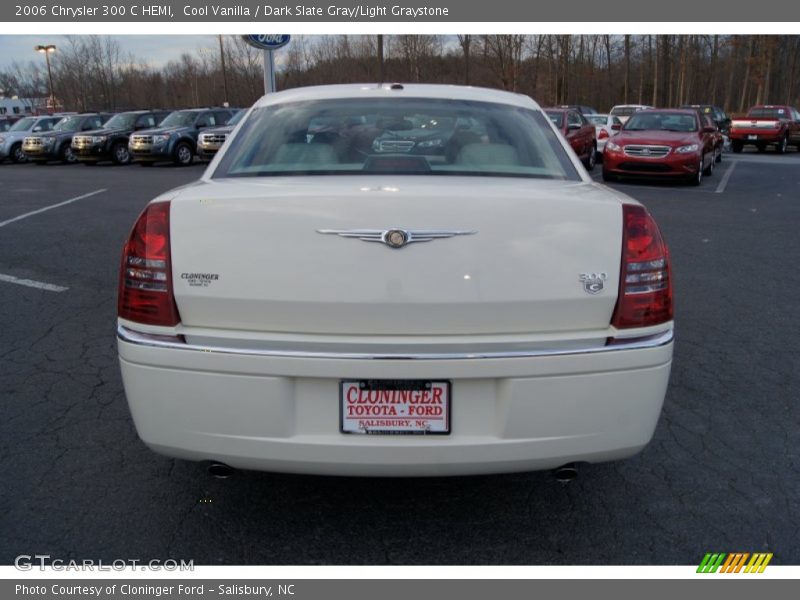 Cool Vanilla / Dark Slate Gray/Light Graystone 2006 Chrysler 300 C HEMI