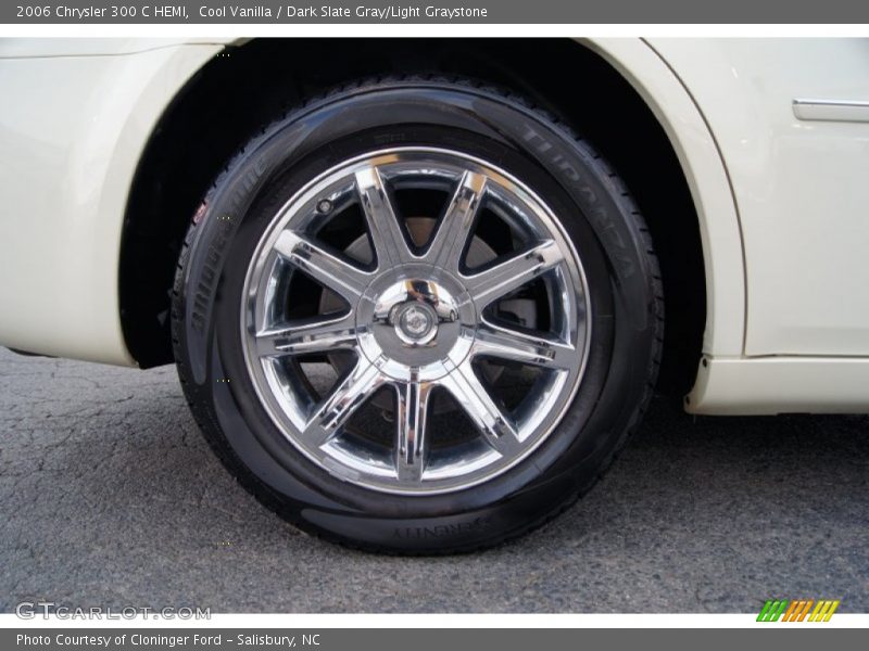 Cool Vanilla / Dark Slate Gray/Light Graystone 2006 Chrysler 300 C HEMI