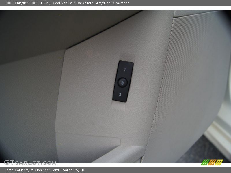 Cool Vanilla / Dark Slate Gray/Light Graystone 2006 Chrysler 300 C HEMI