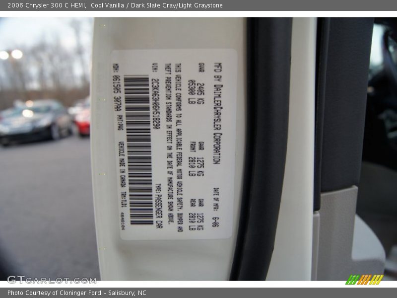 Cool Vanilla / Dark Slate Gray/Light Graystone 2006 Chrysler 300 C HEMI