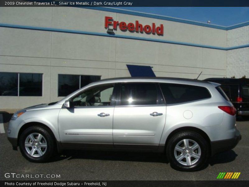 Silver Ice Metallic / Dark Gray/Light Gray 2009 Chevrolet Traverse LT