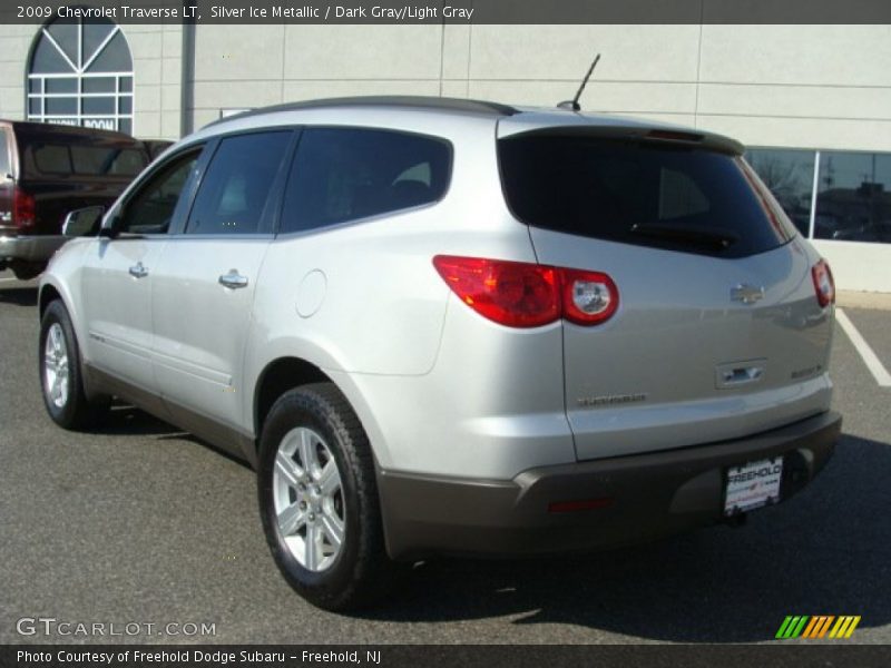 Silver Ice Metallic / Dark Gray/Light Gray 2009 Chevrolet Traverse LT