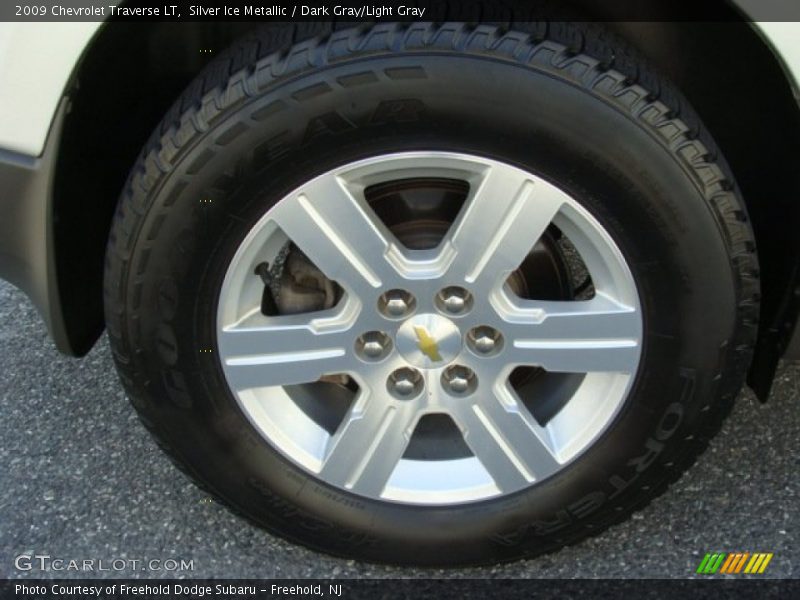 Silver Ice Metallic / Dark Gray/Light Gray 2009 Chevrolet Traverse LT