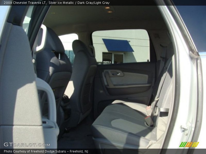 Silver Ice Metallic / Dark Gray/Light Gray 2009 Chevrolet Traverse LT