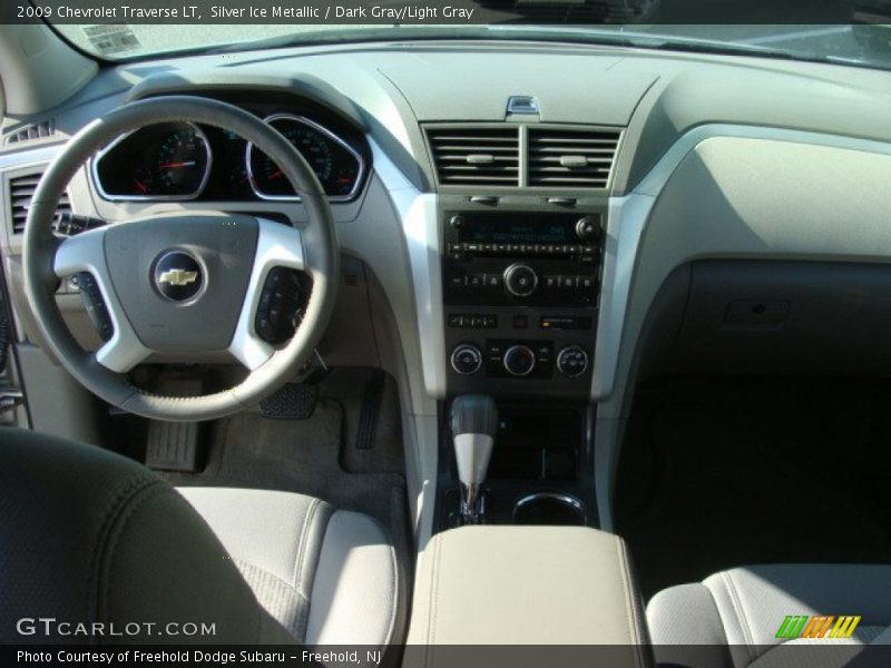 Silver Ice Metallic / Dark Gray/Light Gray 2009 Chevrolet Traverse LT