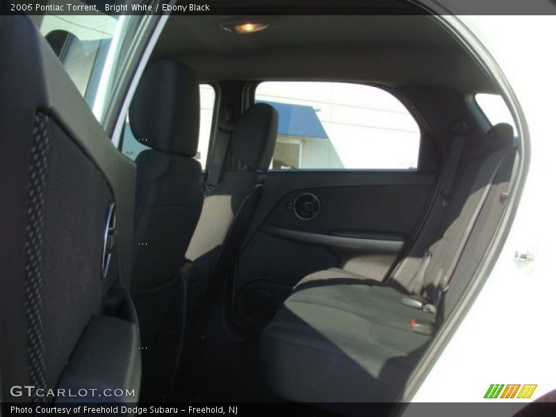 Bright White / Ebony Black 2006 Pontiac Torrent