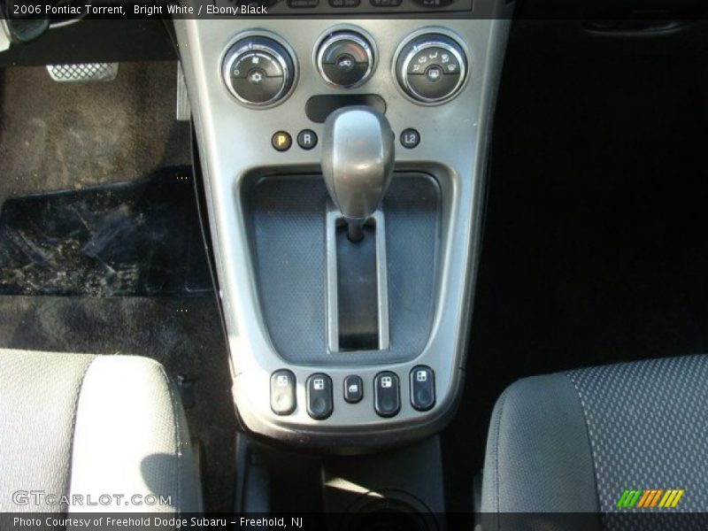 Bright White / Ebony Black 2006 Pontiac Torrent