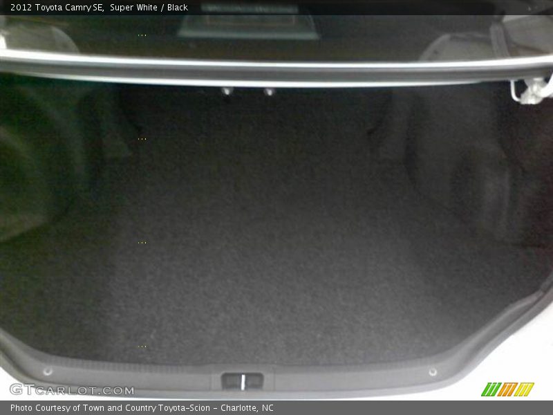 Super White / Black 2012 Toyota Camry SE