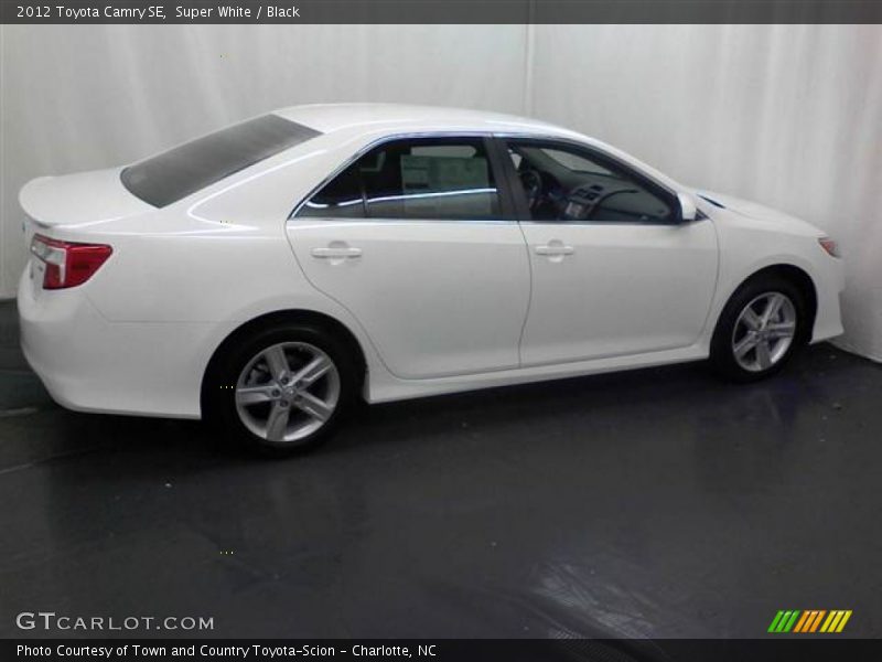 Super White / Black 2012 Toyota Camry SE