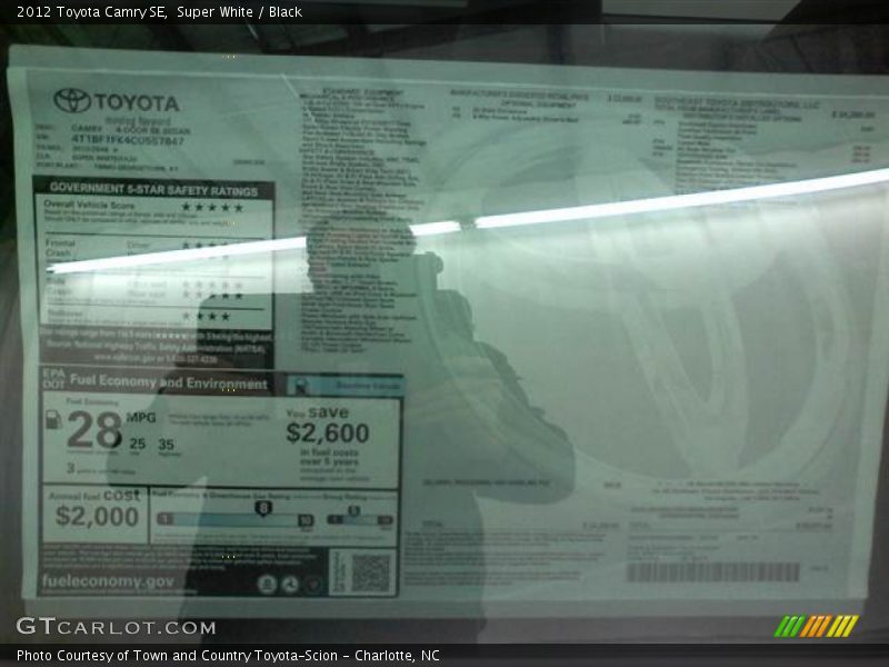Super White / Black 2012 Toyota Camry SE