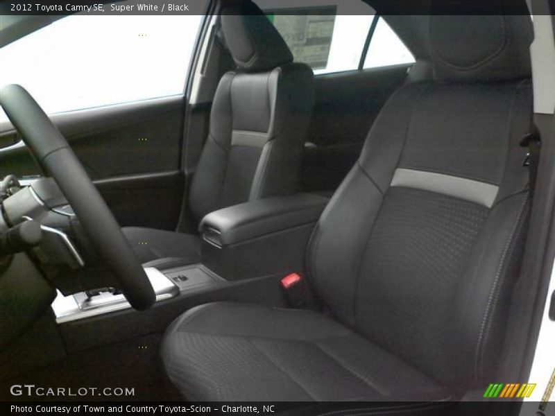 Super White / Black 2012 Toyota Camry SE