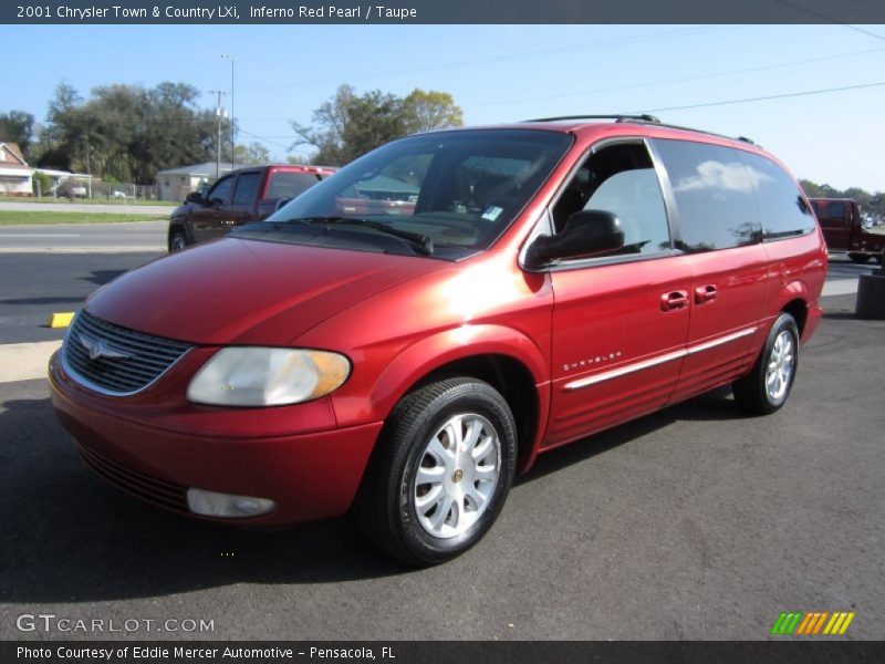 Front 3/4 View of 2001 Town & Country LXi