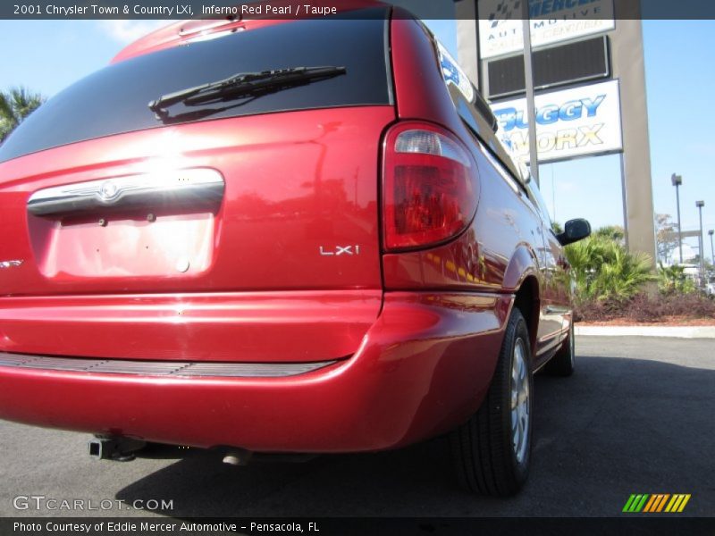 Inferno Red Pearl / Taupe 2001 Chrysler Town & Country LXi