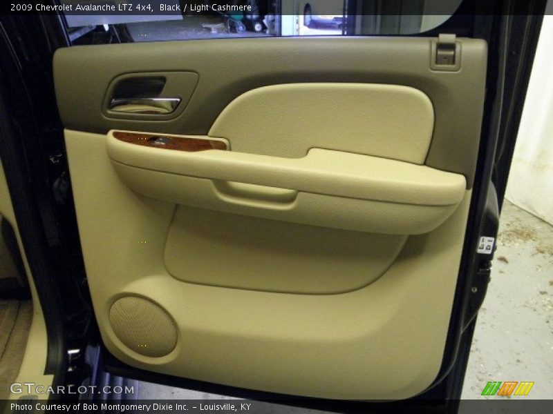 Black / Light Cashmere 2009 Chevrolet Avalanche LTZ 4x4