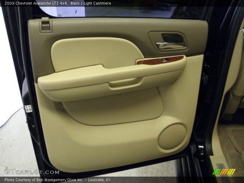 Black / Light Cashmere 2009 Chevrolet Avalanche LTZ 4x4
