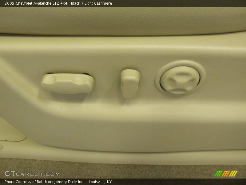 Black / Light Cashmere 2009 Chevrolet Avalanche LTZ 4x4