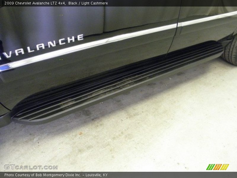 Black / Light Cashmere 2009 Chevrolet Avalanche LTZ 4x4