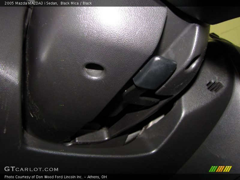 Black Mica / Black 2005 Mazda MAZDA3 i Sedan