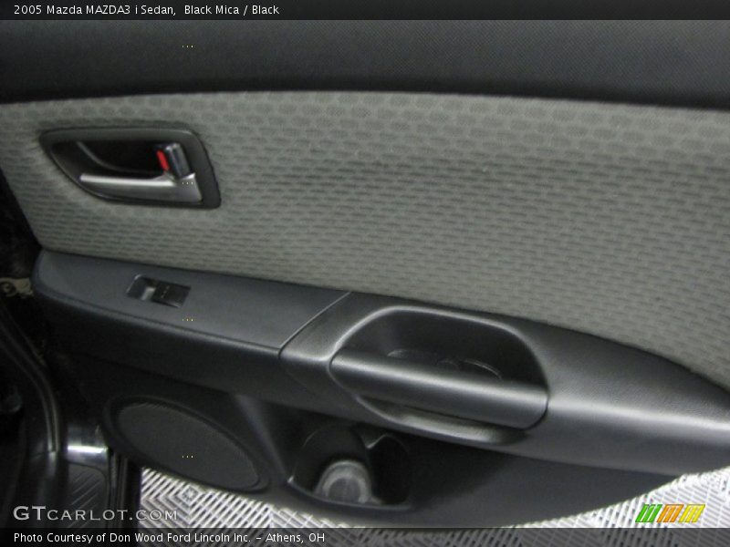 Black Mica / Black 2005 Mazda MAZDA3 i Sedan