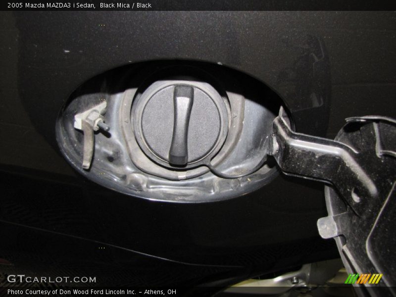Black Mica / Black 2005 Mazda MAZDA3 i Sedan