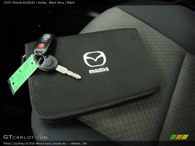 Black Mica / Black 2005 Mazda MAZDA3 i Sedan