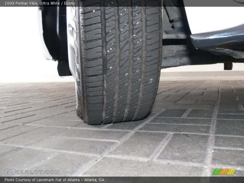 Ultra White / Ebony 2009 Pontiac Vibe