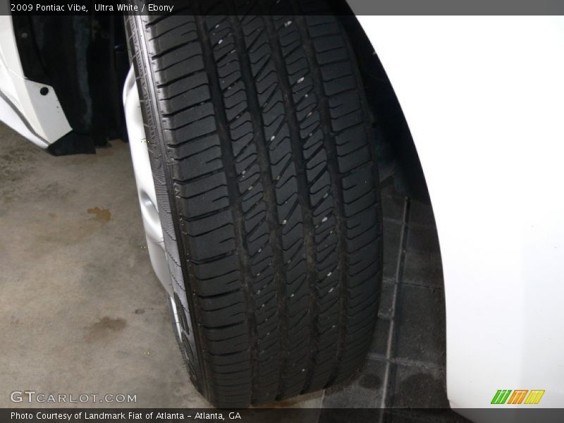 Ultra White / Ebony 2009 Pontiac Vibe